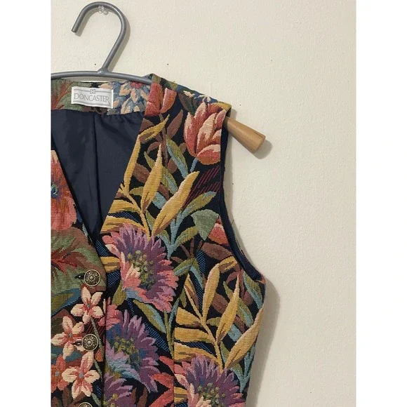 DONCASTER Vintage Boho Artistic 90's Tapestry Floral Vest Size 2 Multi Color - Picture 3 of 8